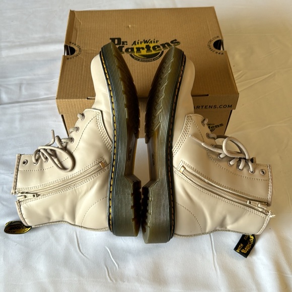 Dr. Martens Women’s Vintage Taupe Romario US 5 - Picture 3 of 6